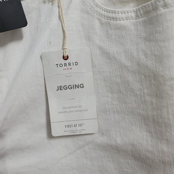 Torrid JEGGING SKINNY VINTAGE STRETCH HIGH-RISE JEAN FRENCH VANILLA size 24 - Picture 7 of 10